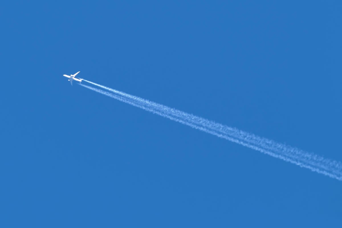 Doodeng: KLM-toestel tijdens hele vlucht achtervolgd door vliegtuigstrepen