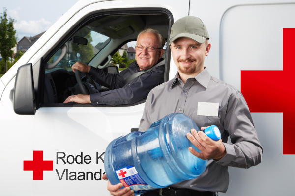 Vlaamse Rode Kruis stuurt zeshonderd kilo vloeibaar ijs naar Nederlandse verzorgingshuizen