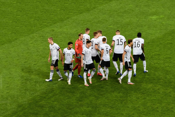 Krachtig statement bij WK in Qatar: Duits elftal weigert goed te voetballen