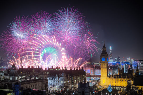 Verenigd Koninkrijk sluit nationale rouwperiode af met spetterende vuurwerkshow