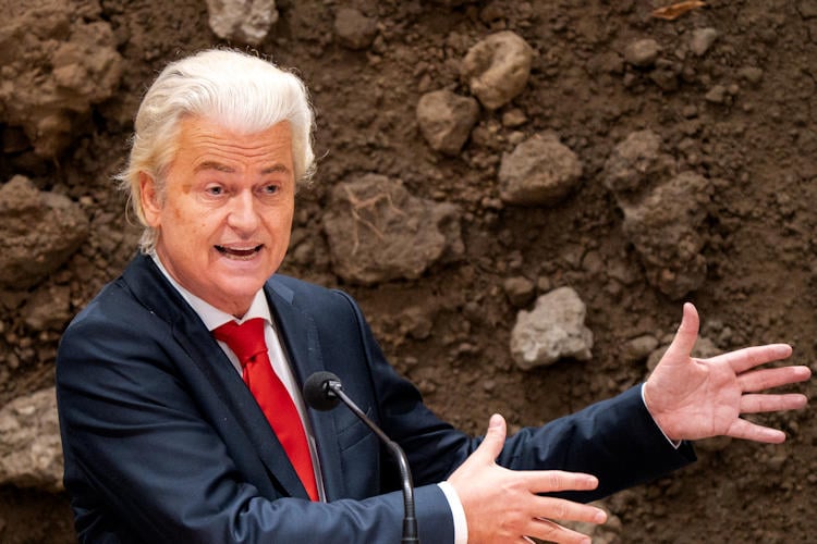 Wilders woest dat steeds meer asielzoekers werken: “Achterbakse aanval op ons verdienmodel”