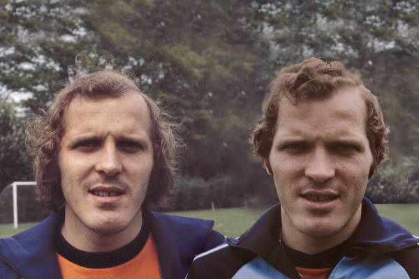 Ajax aast op gebroeders Van de Kerkhof als opvolgers Marc Overmars