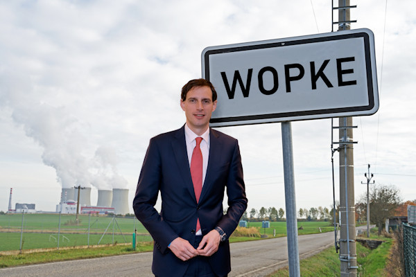 Minister Hoekstra benoemd tot ereburger van Tsjechische gemeente Wopke