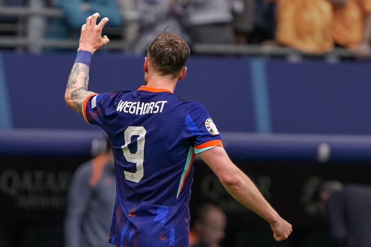 Wout Weghorst manifesteert dat Nederlands Elftal volgende week al thuis is