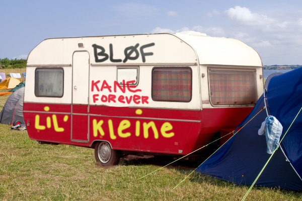 Zwarte Cross weigert vriendengroep met caravan waar Bløf, Kane en Lil’ Kleine op staan